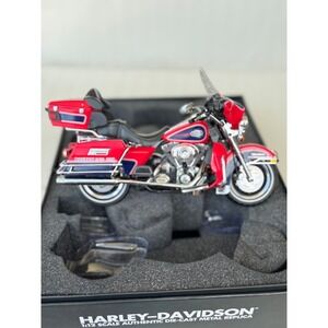 Harley-Davidson Boston Red‎ Sox Motorcycle 1:12 Scale Diecast Replica MLB